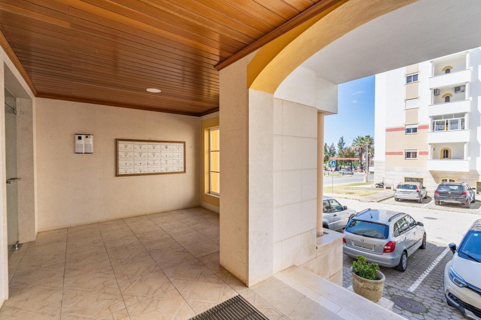 Two Bedroom Apartment - 110M2, Ac, Terrace, Wi-Fi Lagos Exterior photo
