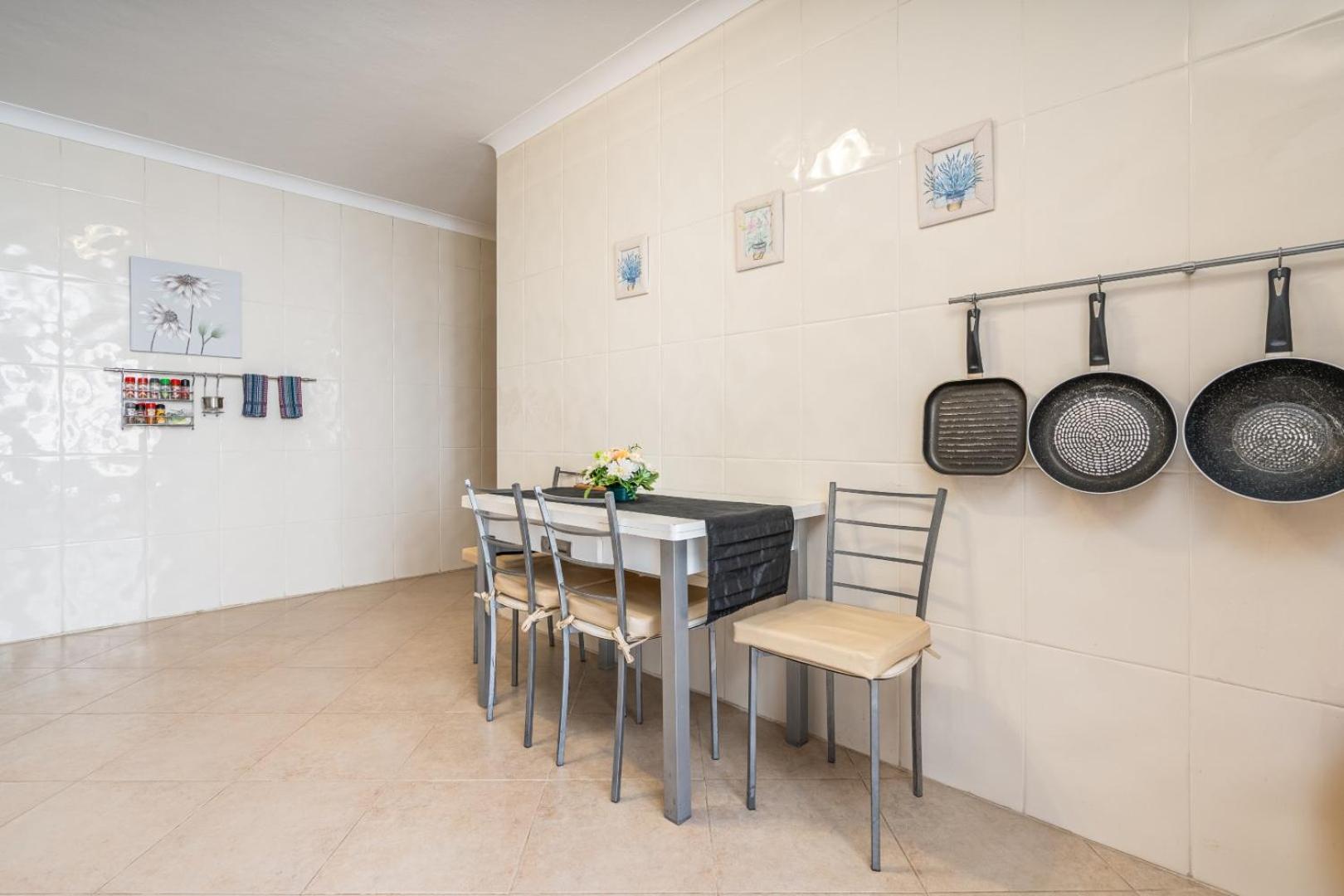 Two Bedroom Apartment - 110M2, Ac, Terrace, Wi-Fi Lagos Exterior photo